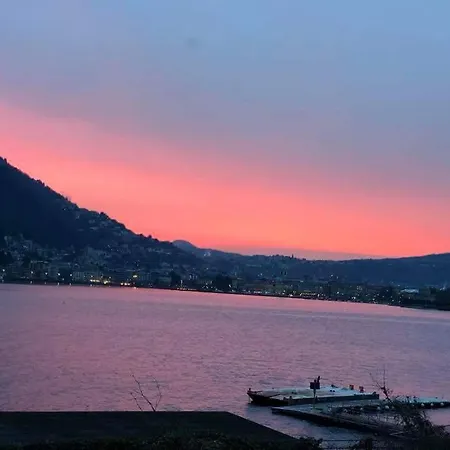Lake Front House In Como Apartment Como