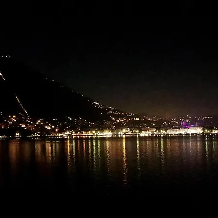 Lake Front House In Como